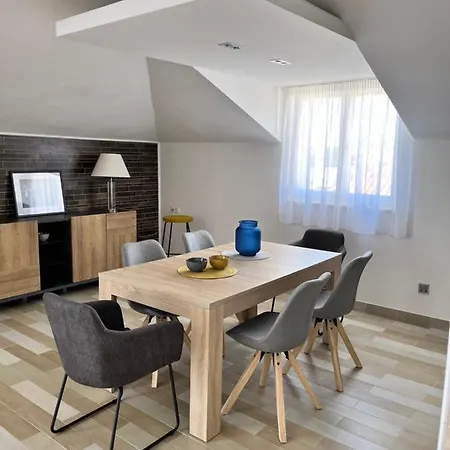 Sky - Beautiful Rooftop Apartment With Shared Pool Split Exterior photo