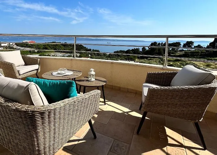 Sky - Beautiful Rooftop Apartment With Shared Pool