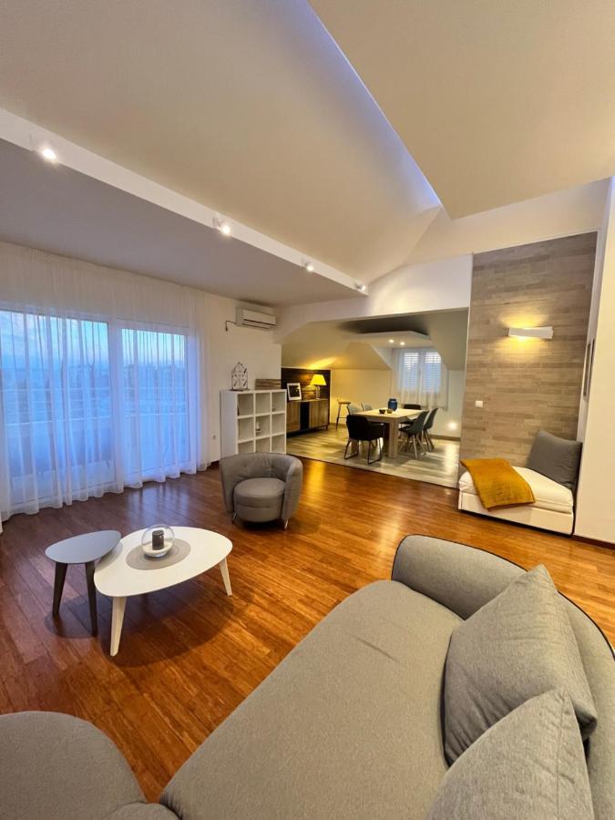 Apartment Sky - Beautiful Rooftop With Shared Pool Split